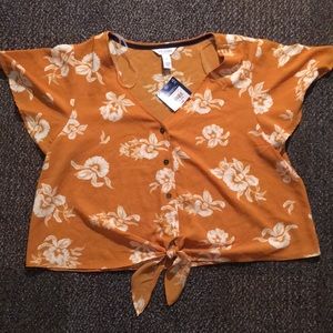 Cropped Tie Shirt w Buttons